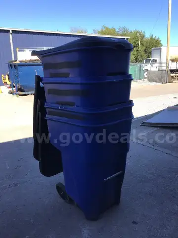 95 gallon trash receptacles, lot of 4