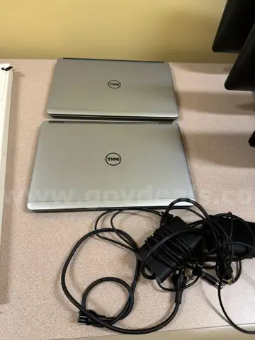 Computer Eqaupment- 2 Laptops, 3 AMPS, 1 LCD Projector - UNTESTED