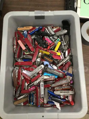 Knives, swiss-army style, approximately 30lbs