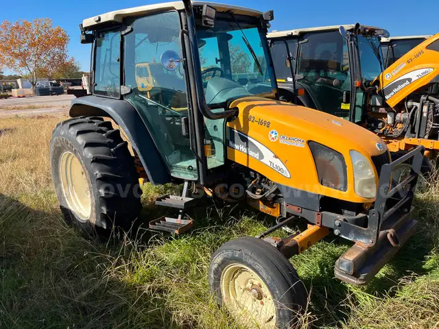 2006 New Holland TL100A Tractor