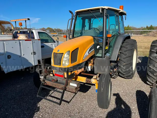 2007 New Holland TL100A Tractor