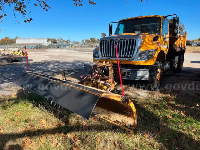 2010 International 7400 SBA 4x2 Plow Truck