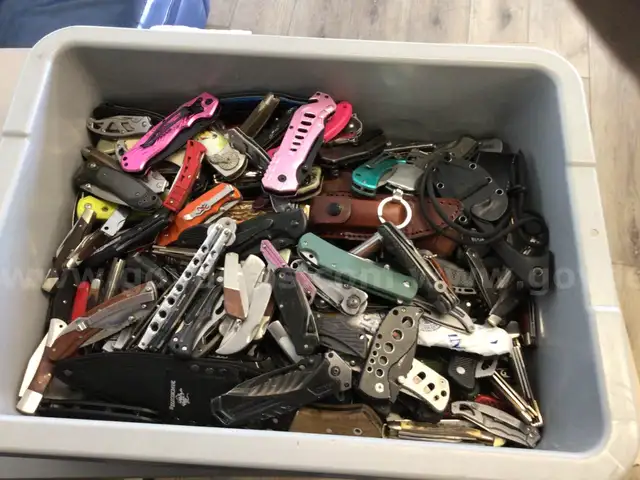 Knives, approximately 30lbs