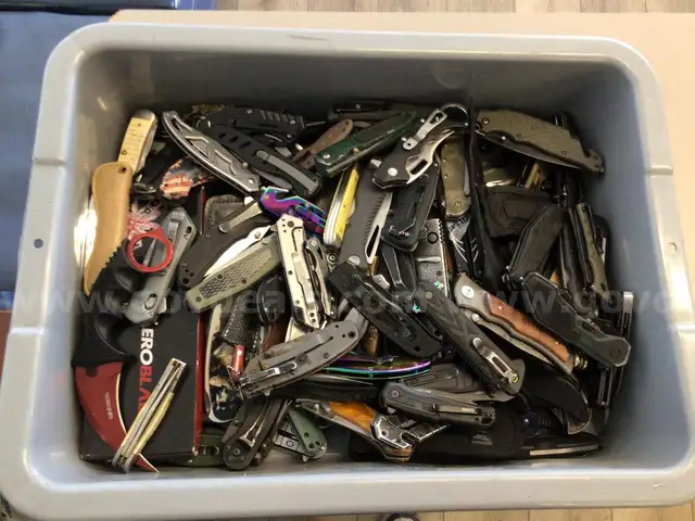 Knives, approximately 30lbs