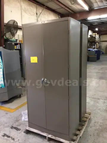 Cabinet, storage, lot of 2