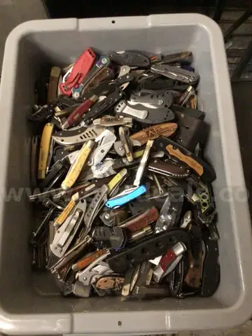 Knives, approximately 30lbs