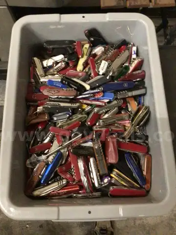 Knives, swiss-army style, approximately 30lbs