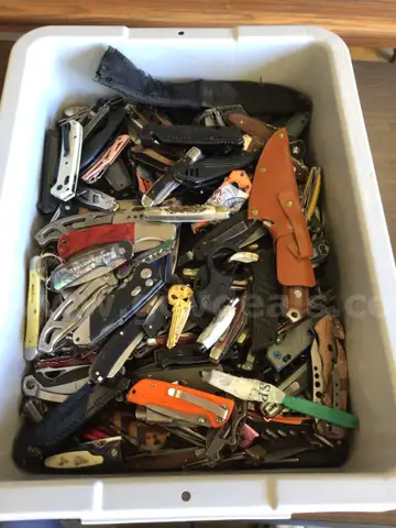 Knives, approximately 30lbs