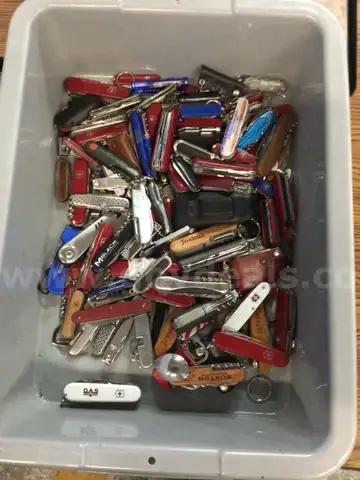 Knives, swiss-army style, approximately 30lbs