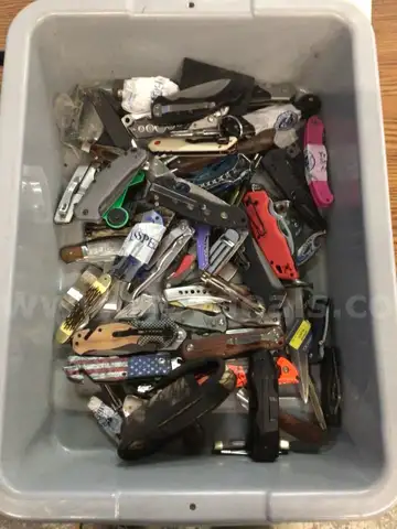 Knives, approximately 30lbs