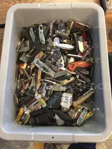 Knives, approximately 30lbs