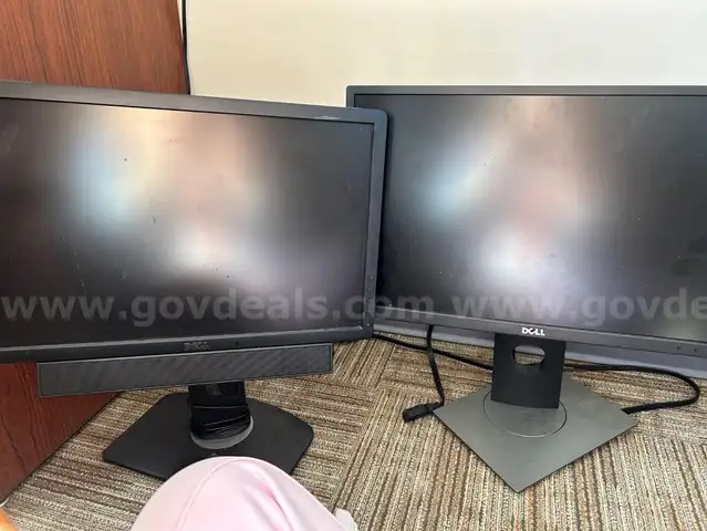 Monitors - Lot of 2 - CONDITION UNKNOWN
