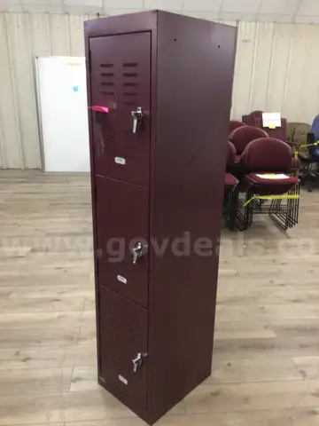 Locker with 3 sections