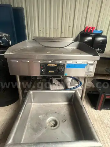 Flat Top Grill/Griddle AccuSteam by AccuTemp