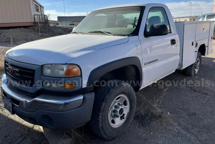 2005 GMC Sierra 2500HD 4WD (8 Cylinders U 6.0L FI OHV 364 CID)