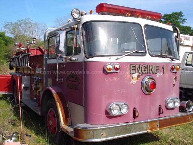 1971 SEAGRAVE PB25068 FIRE ENGINE | GovDeals