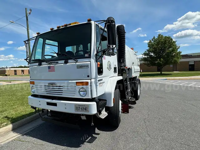 2005 Freightliner FC-80 Johnston Street Sweeper | GovDeals