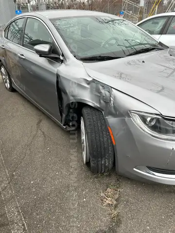 2015 Chrysler 200 Sedan &#x2013; Salvage Title &#x2013; 29,087 Miles