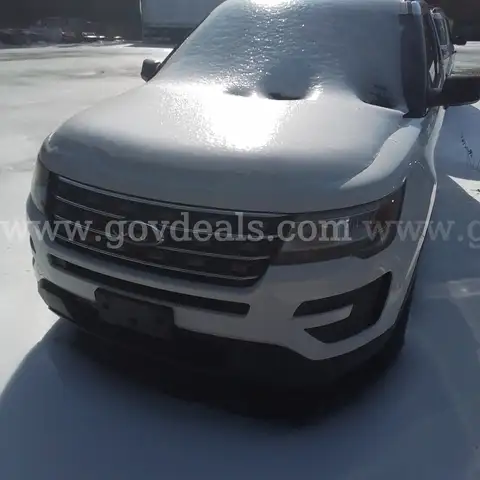 2017 Ford Explorer (needs to be jumped)