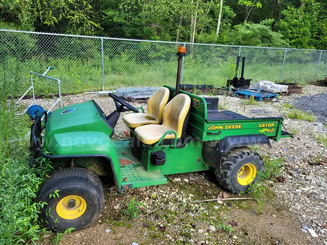 &#x1F7E2; John Deere Gator 4x2 &#x2013; Utility Vehicle &#x1F7E2;