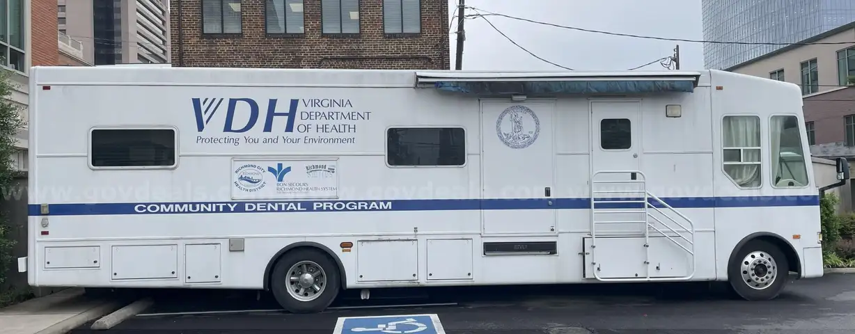2008 Freightliner Fully Equipped Mobile Dental Clinic
