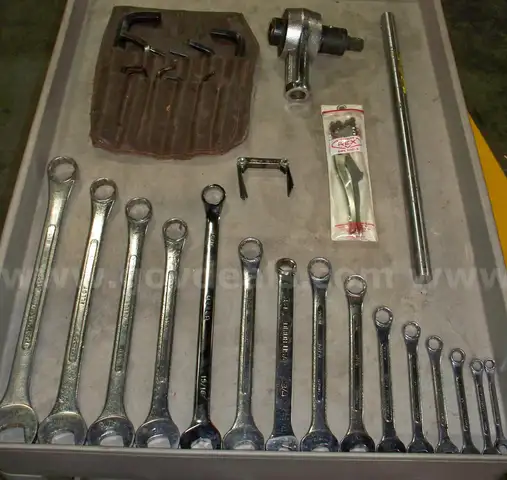 LOT #4 &#x2013; LOT OF WRENCHES AND TORQUE AMPLIFIER