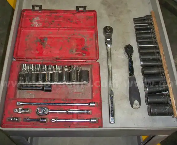 LOT #7 &#x2013; ASSORTED LOT OF SOCKET SETS AND RACHETS