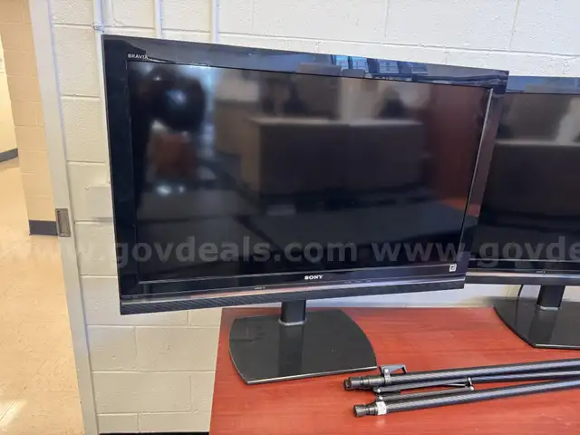 2 Sony Monitors