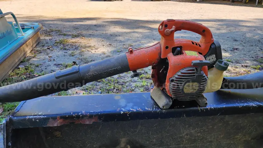 2 Leaf Blowers