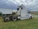 2004 Volvo Road Tractor Sleeper Cab