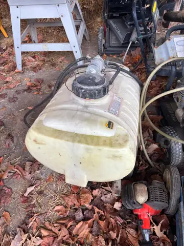 John Deere Towable Sprayer – Model M025GAA030015