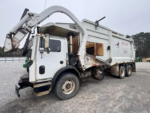 2004 Mack Garbage Truck