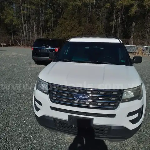 2017 FORD EXPLORER (needs to be jumped)