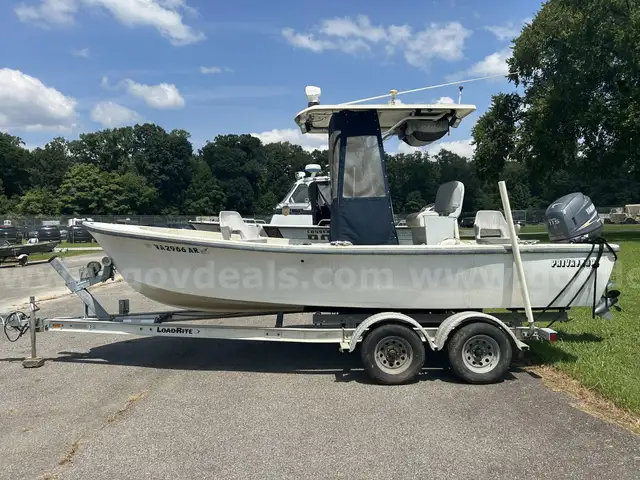 Skiff Privateer Boat with Yamaha Motor and Trailer