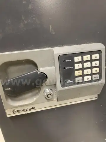 FREE-STANDING SENTRY SECURITY SAFE