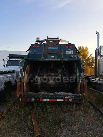 Garbage truck Brunt Cab