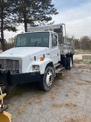 2001 Freightliner FL80
