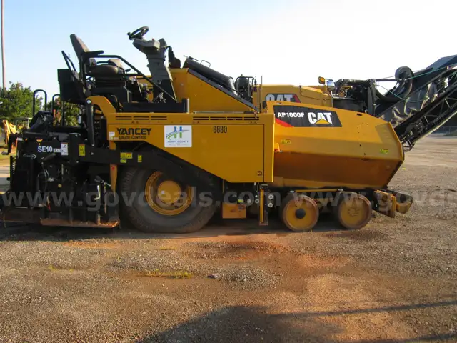2019 CATERPILLAR ASPHALT PAVER AP1000F
