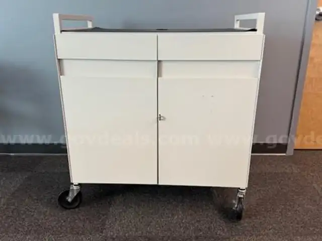 Laptop charging cart