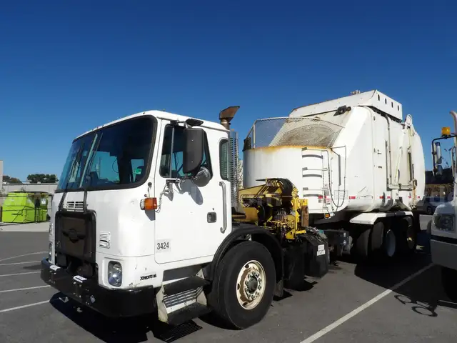 2013 Autocar ACX Xpeditor Truck with Heil Refuse body