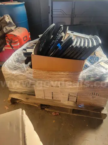 1 LOT OF DELL, ACER, LENOVO CHROMEBOOKS ANYWHERE CART
