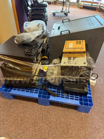 1 LOT OF THEATER STAGE LIGHTS