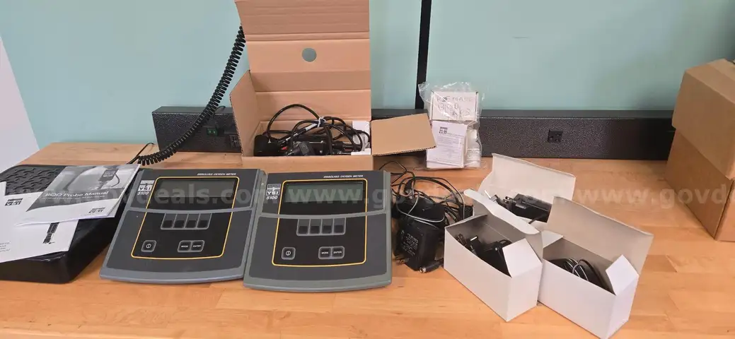Pair YSI 5100 Dissolved Oxygen Meters plus accessories