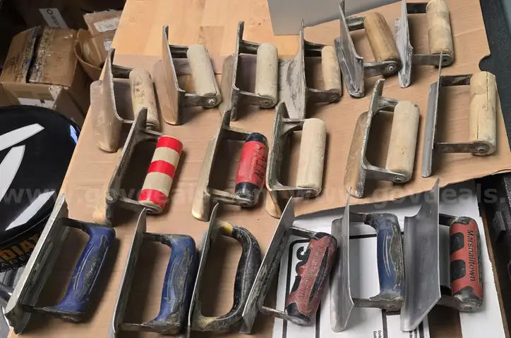 5 Gallon Bucket o&#x27; 17 Trowels