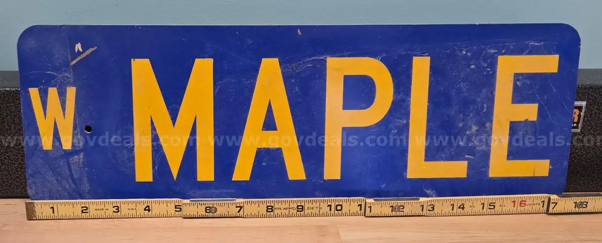 Aluminum Street Sign ** W MAPLE **