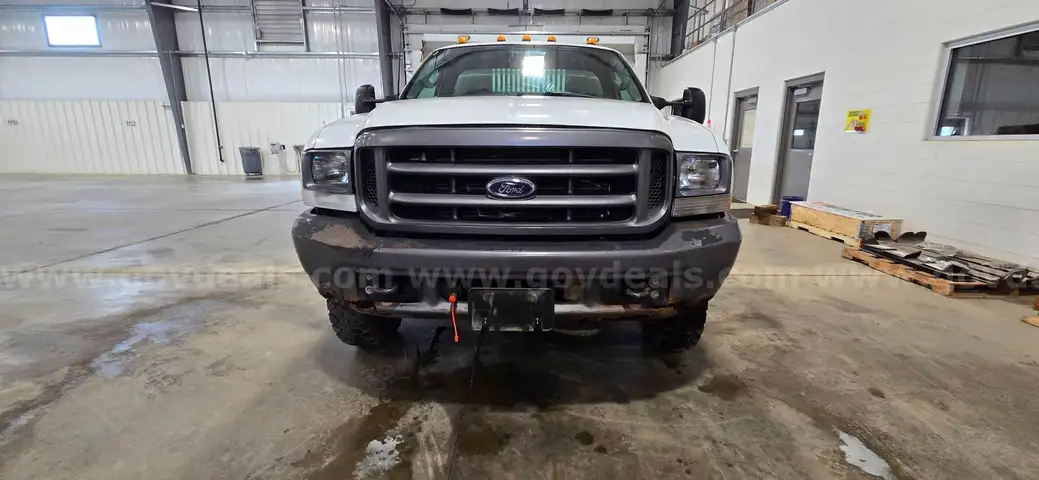 2003 Ford F-550 CHASSIS AND CAB, 6.0L V8 OHV 32V TURBO DIESEL.