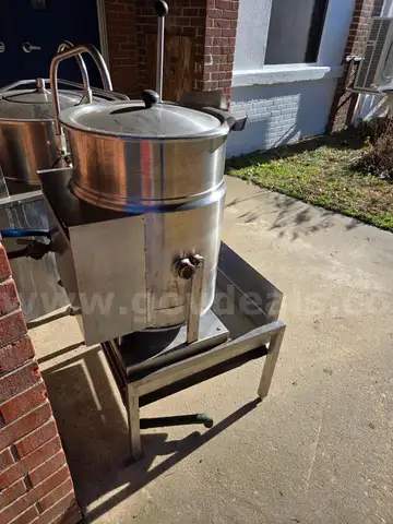 CLEVELAND KGT-12-T TILT STEAM GAS KETTLE -