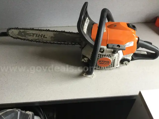 Stihl MS211 gas chainsaw