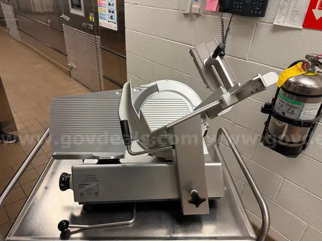 Industrial meat slicer