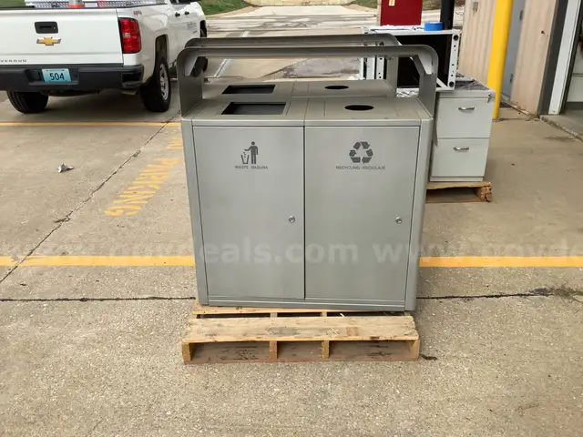 Waste/Recyclables Trash Recepticals